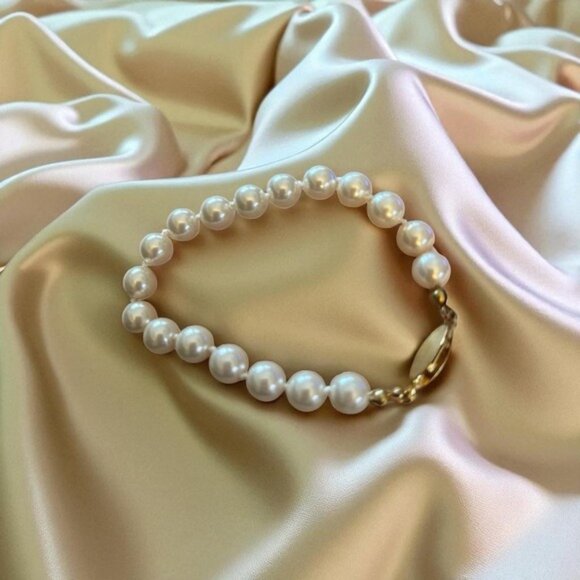 VTG Elegant White Pearl Bracelet Gold Clasp Women's Jewelry Accessory - Picture 1 of 4